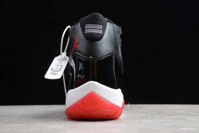 One Kick Air Bred(2019) 378037-061 11 Jordan 0812